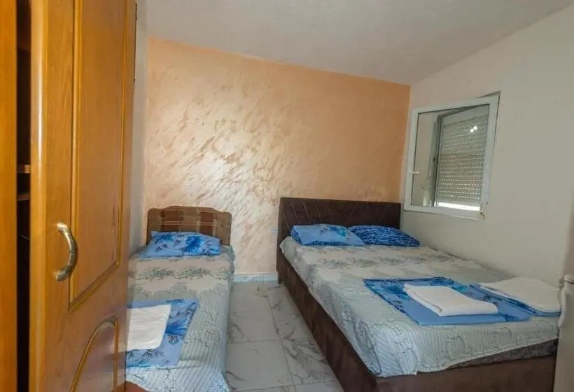 اتاق ساده سه‌ نفره, Apartmani Medovic