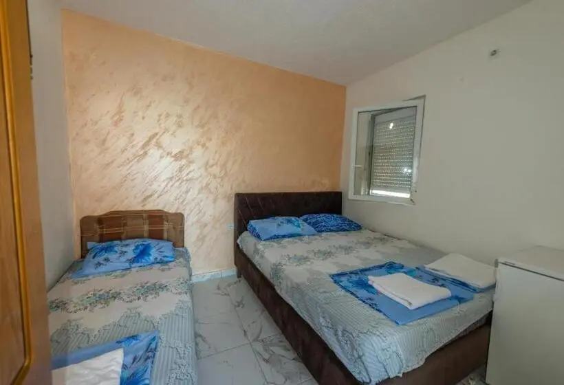 اتاق ساده سه‌ نفره, Apartmani Medovic