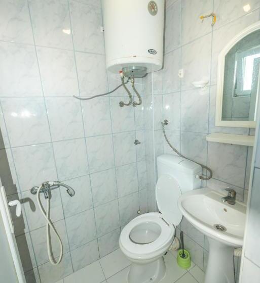 اتاق ساده سه‌ نفره, Apartmani Medovic