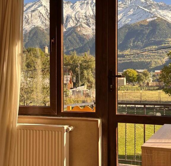 اتاق استاندارد با چشم‌انداز کوهستان, Bala S House