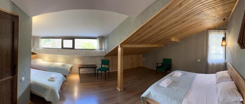 اتاق خانوادگی, Bala S House