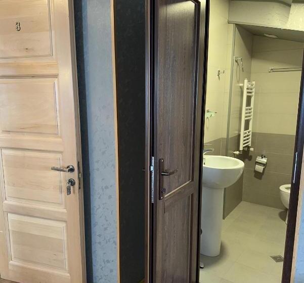 اتاق خانوادگی, Bala S House