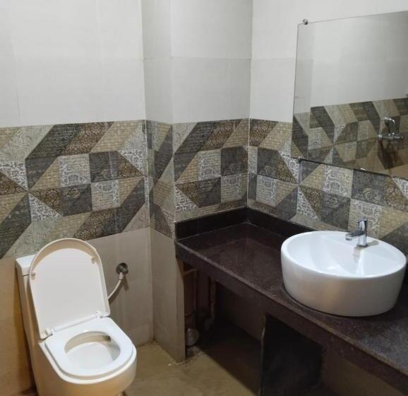 标准间, Grey House Guest House