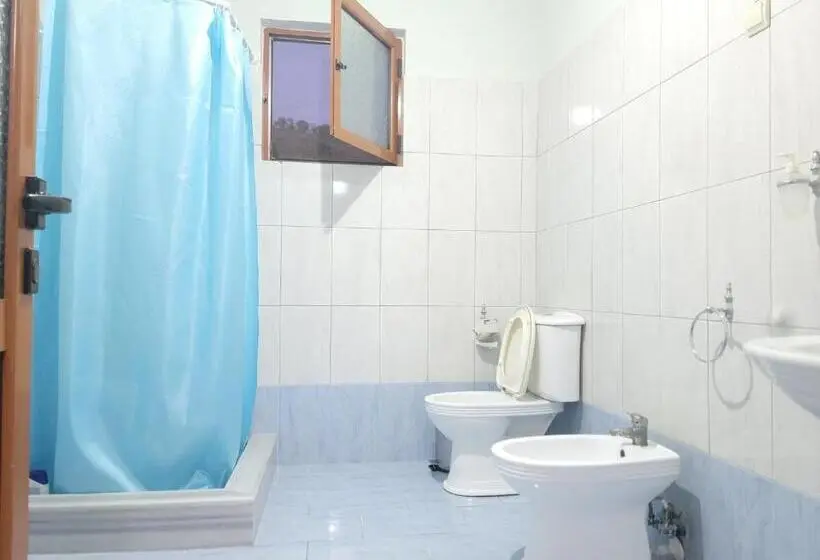 اتاق استاندارد با سرویس بهداشتی مشترک, Guest House Marjo