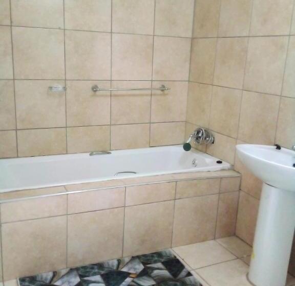 Номер Стандарт с Балконом, The Good Life Royal Guest House
