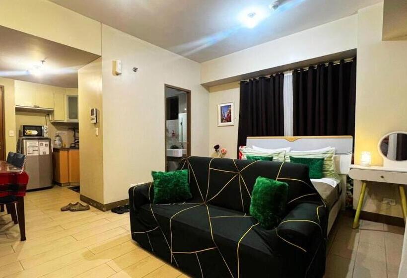 标准工作室带阳台, Studio 8th Fl With Balcony Across Terminal 3 Airport