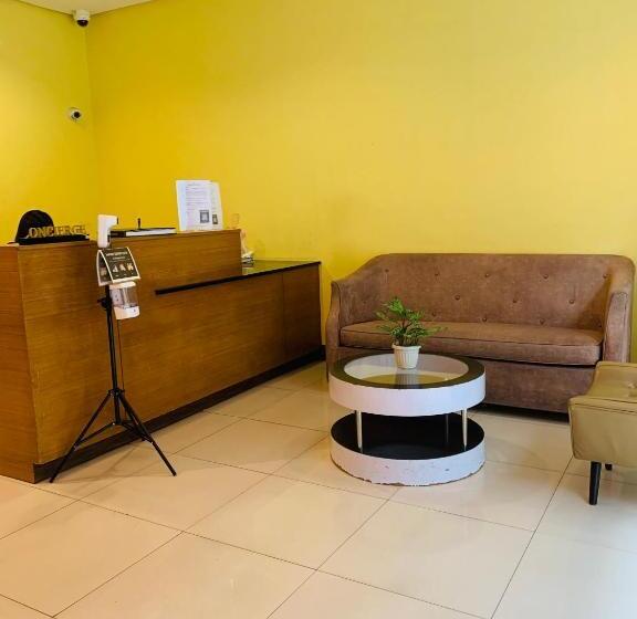 标准工作室带阳台, Studio 8th Fl With Balcony Across Terminal 3 Airport