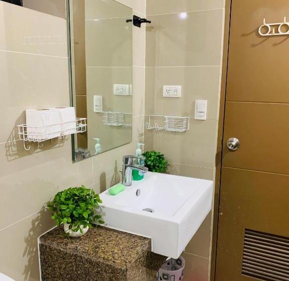 标准工作室带阳台, Studio 8th Fl With Balcony Across Terminal 3 Airport