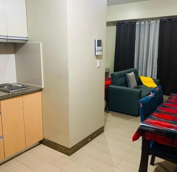 标准工作室带阳台, Studio 8th Fl With Balcony Across Terminal 3 Airport