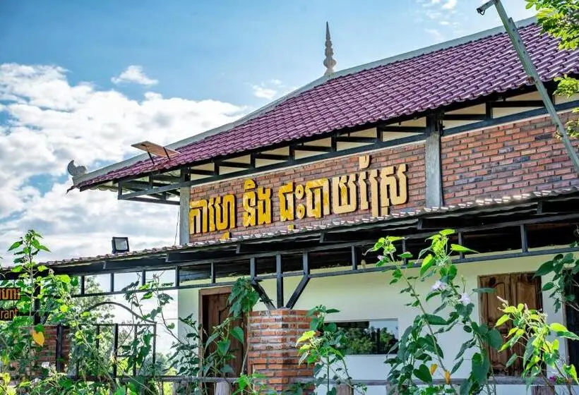 Perhehuone, Bat Rice Resort