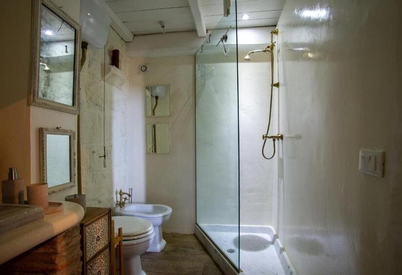 سوییت لوکس, La Suite Del Borgo