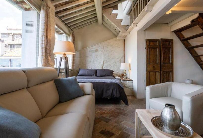 سوییت لوکس, La Suite Del Borgo