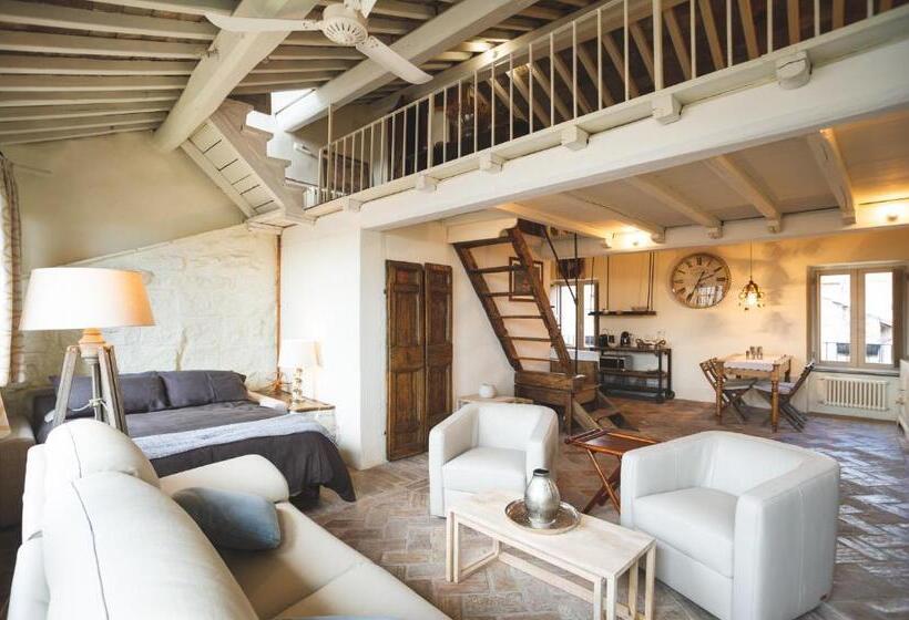 سوییت لوکس, La Suite Del Borgo