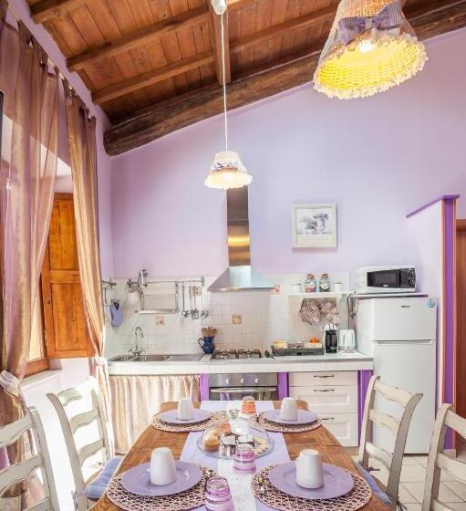 سوییت, La Suite Del Borgo