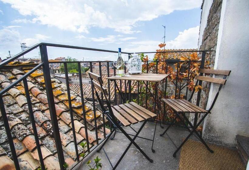 سوییت لوکس, La Suite Del Borgo