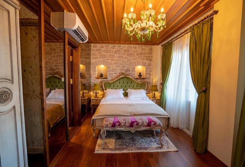 高级大房间, Cunda Baradi̇el