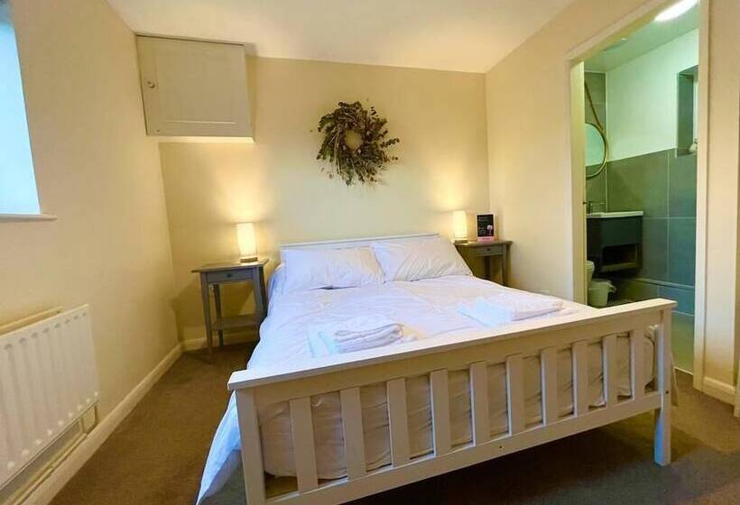 Номер Стандарт, Farmyard Inn