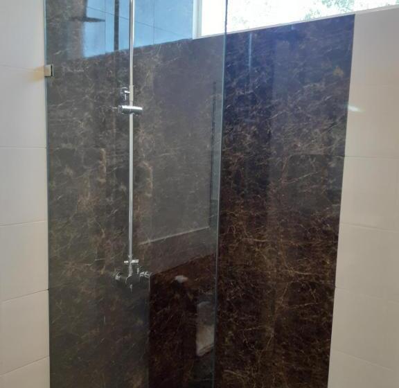 غرفة ديلوكس ثلاثية, House On The Bend