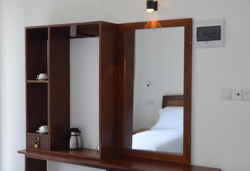 غرفة ديلوكس ثلاثية, House On The Bend