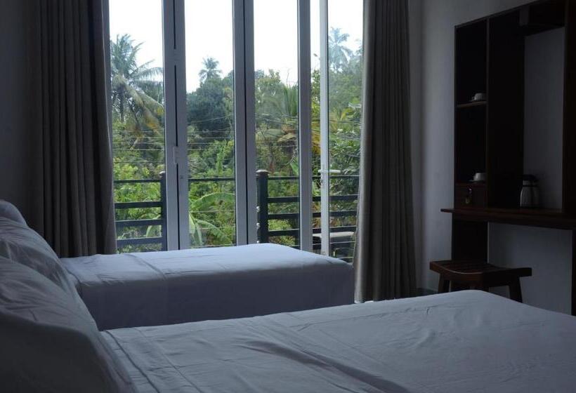 غرفة ديلوكس ثلاثية, House On The Bend