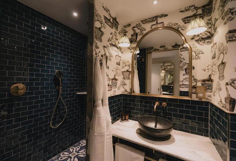 디럭스 룸 킹사이즈 침대, The Leinster