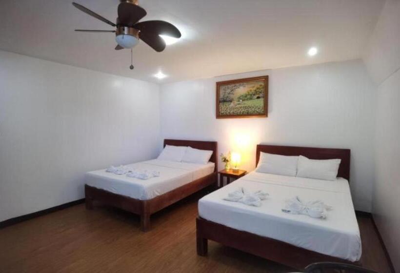 חדר פרמיום לארבעה, Mont Wind Hotel Tagaytay Powered By Cocotel