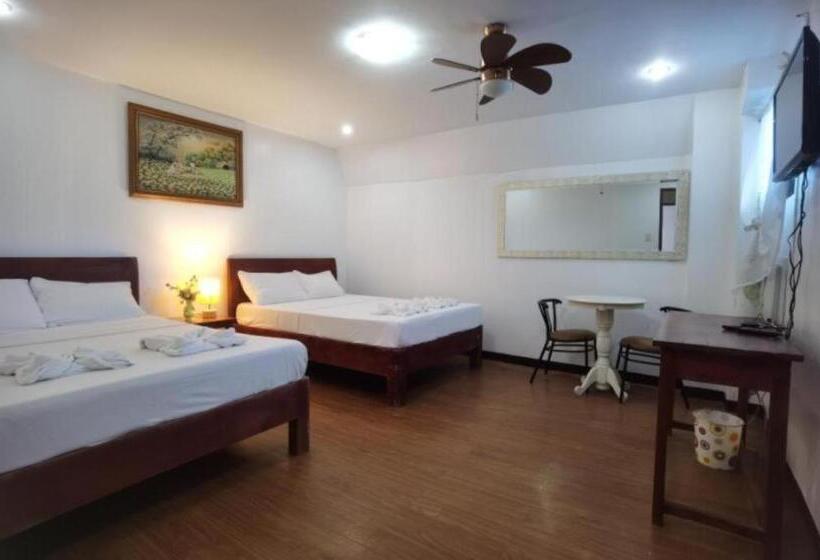 חדר פרמיום לארבעה, Mont Wind Hotel Tagaytay Powered By Cocotel