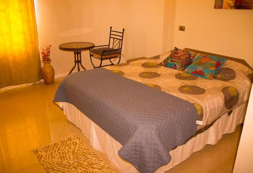 سوییت, Hostal Quinta Normal