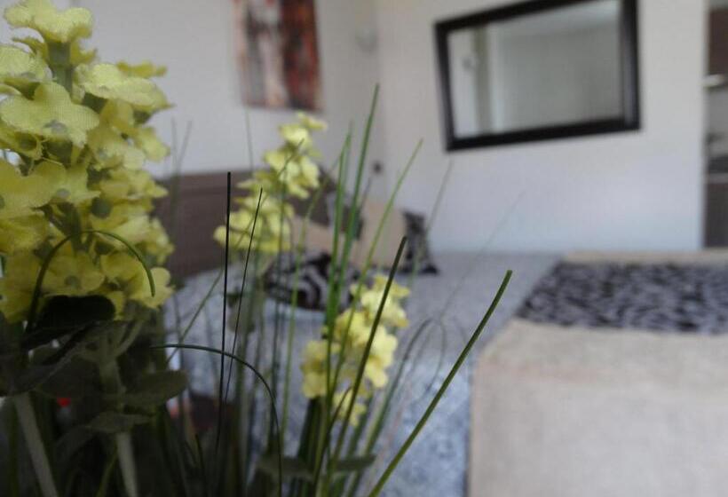 سوییت, Hostal Quinta Normal