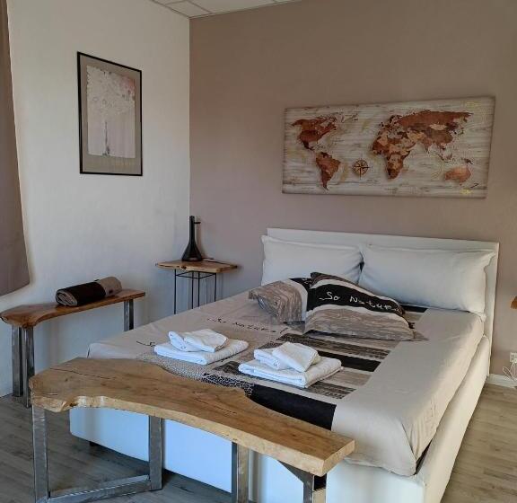 キングサイズベッドのスタンダードルーム, B&b Valchisone