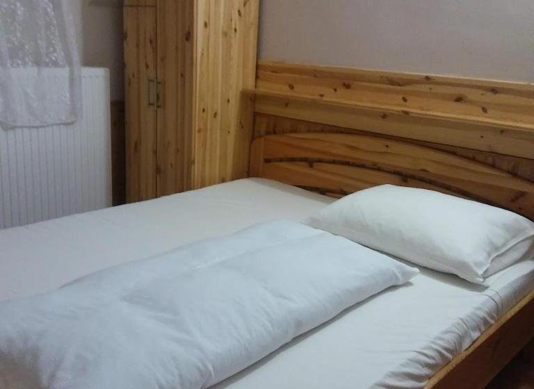 スタンダードルーム, Kispipa Panzió