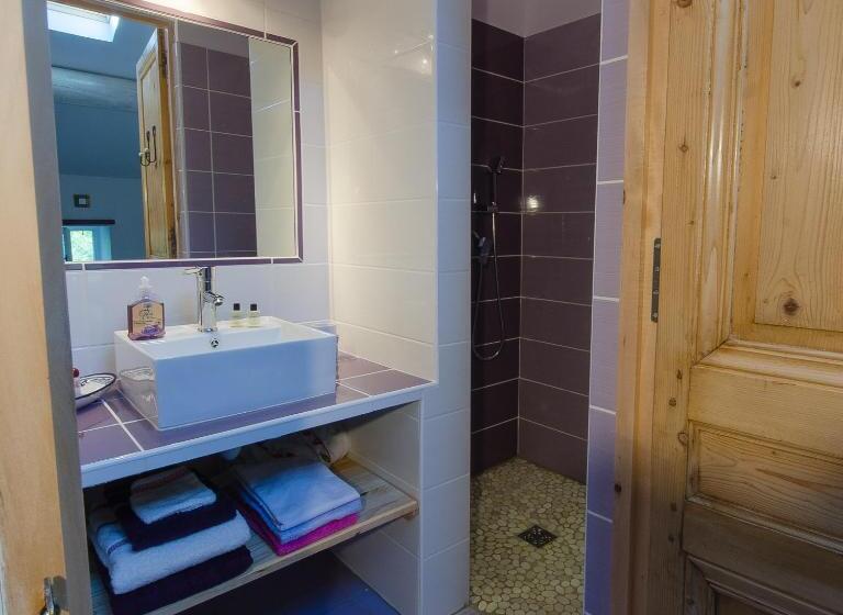 غرفة قياسية, La Jourdane