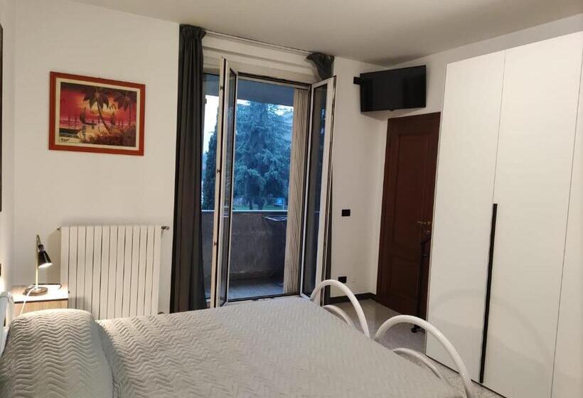 Standard Triple Room with Terrace, B&b Ariosto 26