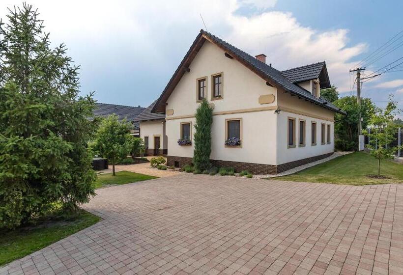 חדר סטנדרט לשלושה, Penzion Závada