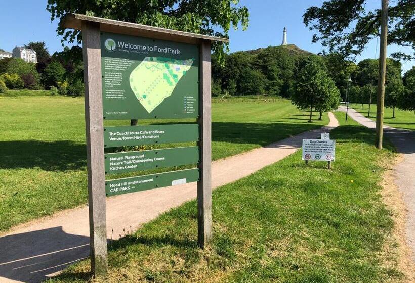 منزل غرفة نوم واحدة, The Lakes Getaway And Hot Tub