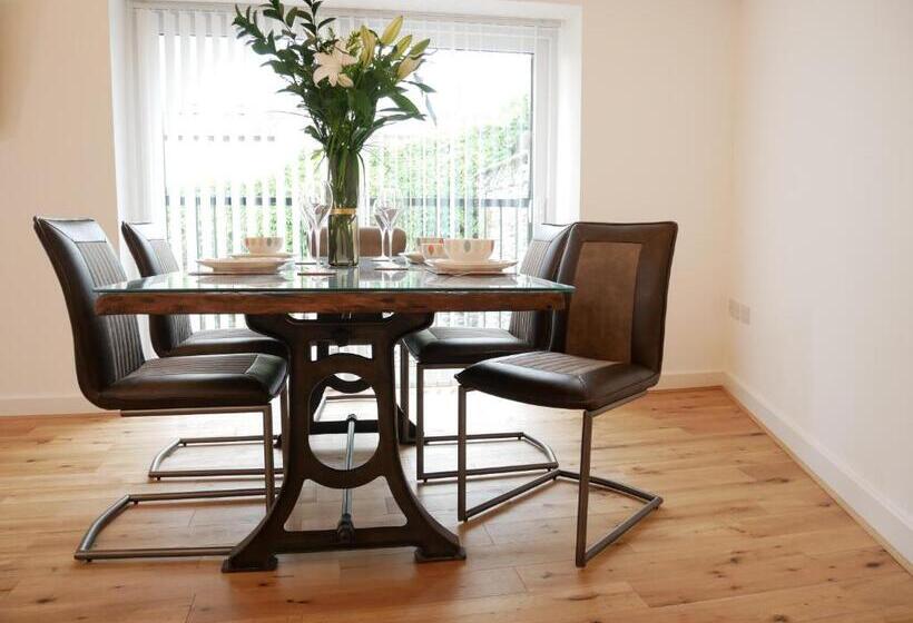 منزل غرفة نوم واحدة, The Lakes Getaway And Hot Tub