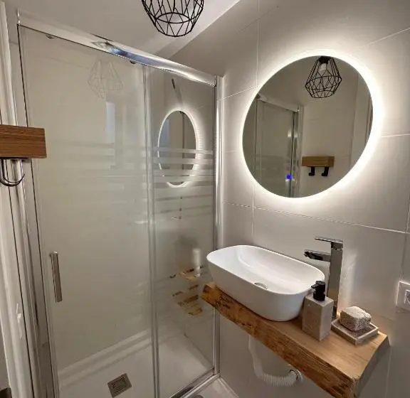 Standard Yhden Hengen Huone, Papá Totë Deluxe