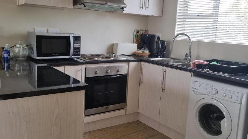 شقة غرفتين, Tygerviews