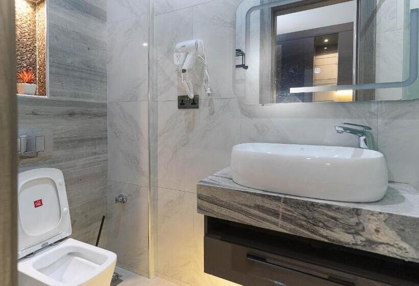 استودیوی لوکس, Gta Hotel Ikeja