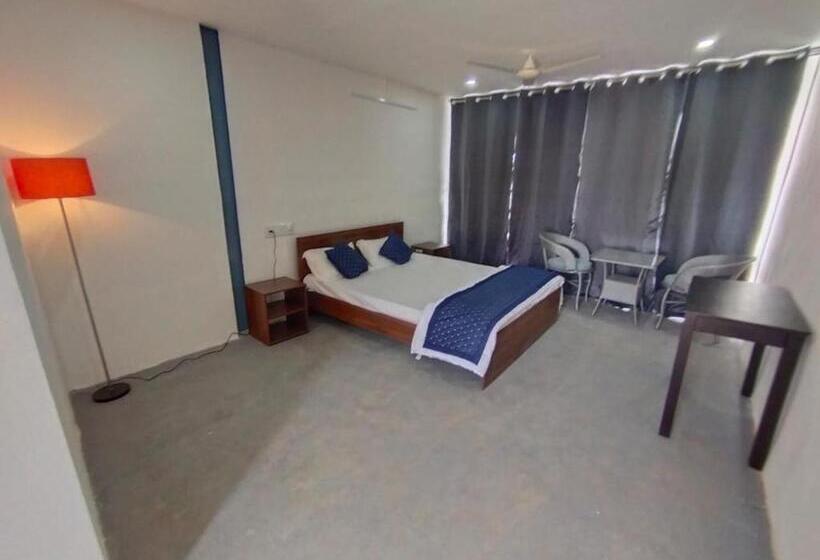 חדר דחוקס עם מיטת קינג, Athmaveda   Shivanasamudra