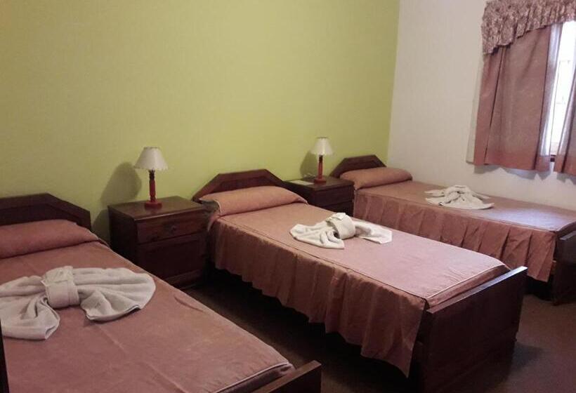 غرفة قياسية ثلاثية, La Maison