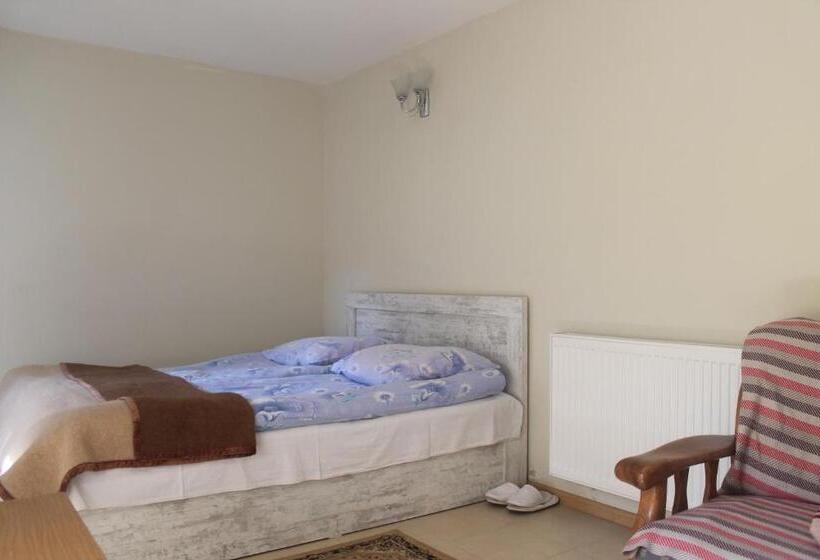 اتاق استاندارد, Restaurant Kakhaberi