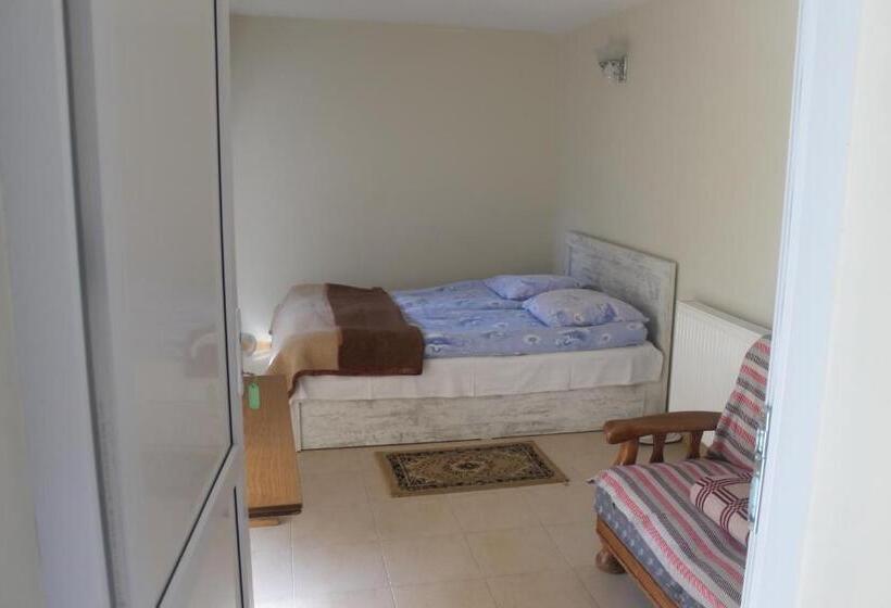 اتاق استاندارد, Restaurant Kakhaberi