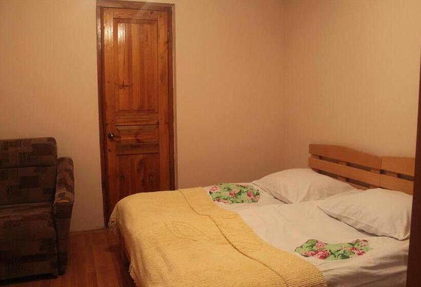 اتاق استاندارد سه نفره, Restaurant Kakhaberi