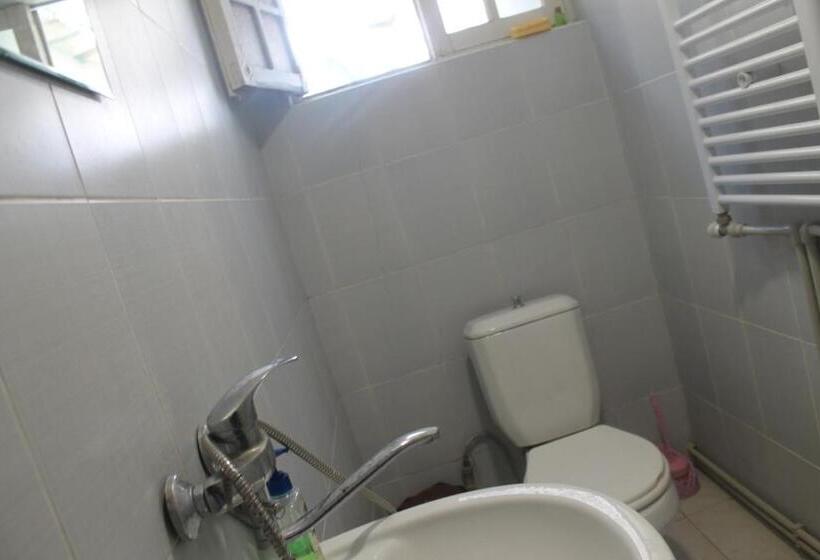 اتاق استاندارد سه نفره, Restaurant Kakhaberi