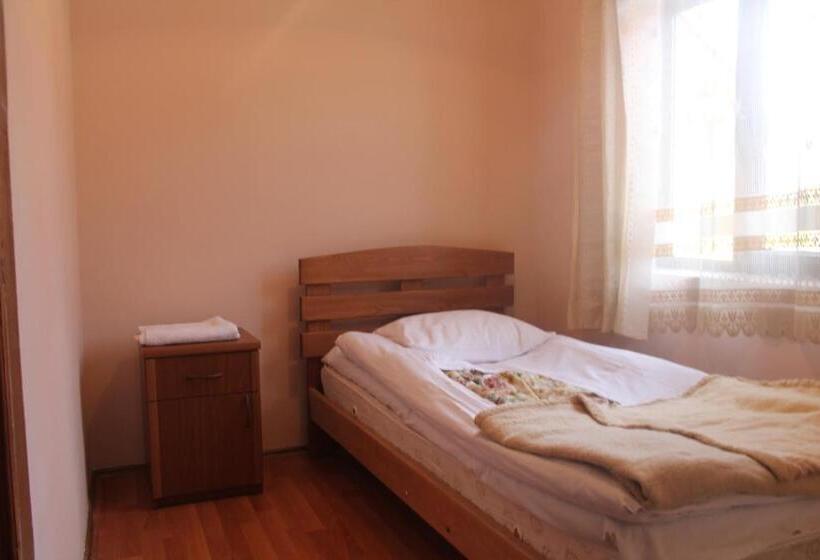 اتاق استاندارد سه نفره, Restaurant Kakhaberi