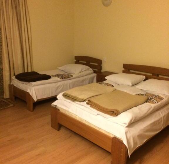 اتاق کلاسیک چهارنفره, Restaurant Kakhaberi