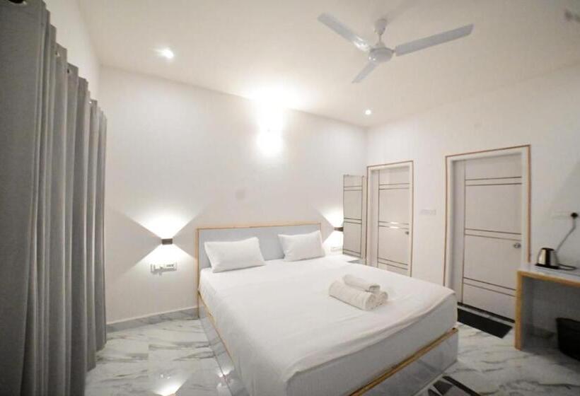 חדר משפחתי, Rk Mount Orchid