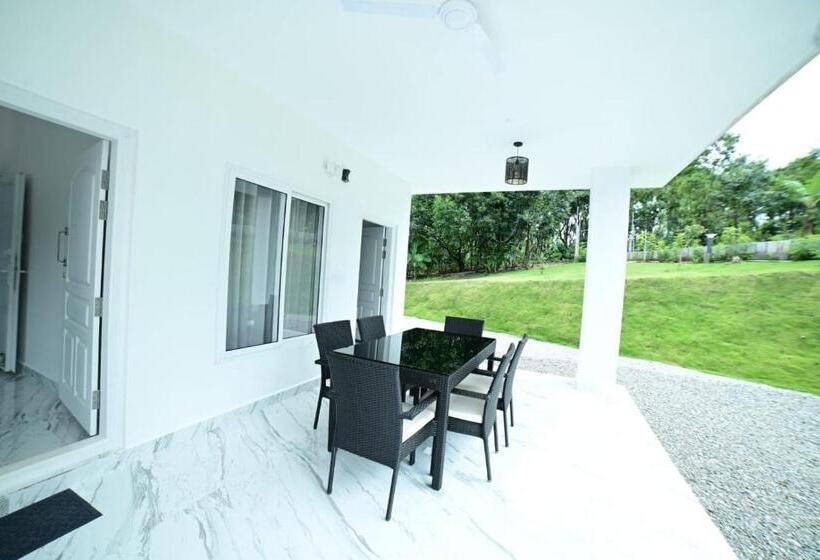 חדר משפחתי, Rk Mount Orchid