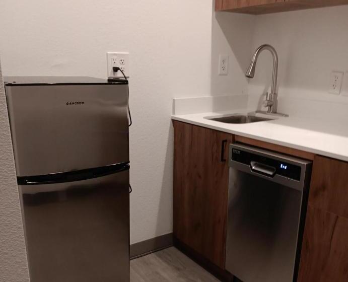 스위트 킹사이즈 침대, Stateline Stayovers Extended Stay